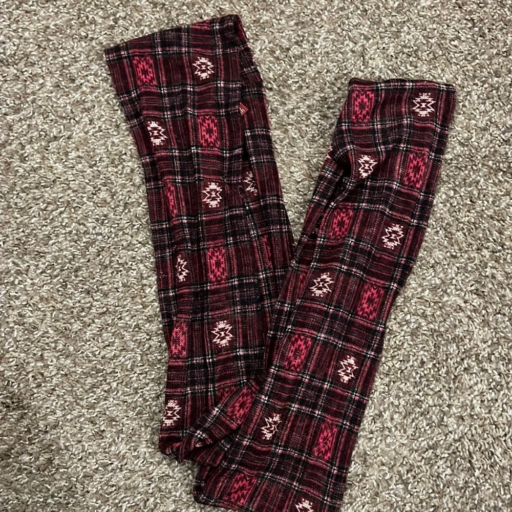 Maroon scarf - Picture 1 of 4